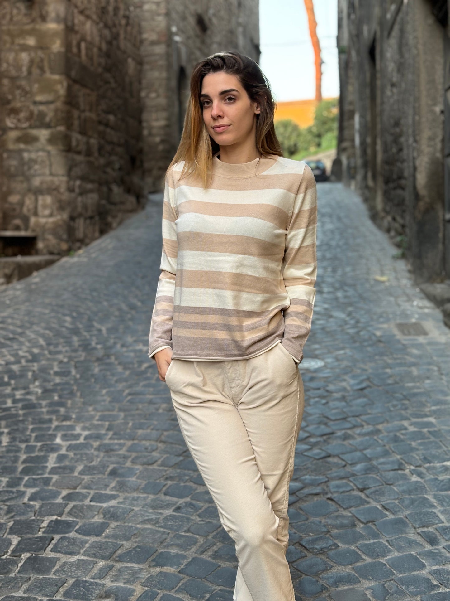 Maglia manica lunga beige e bianca