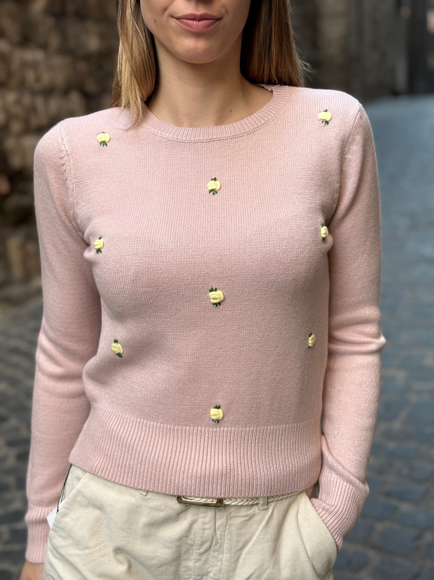 Maglione rosa ricamo rose